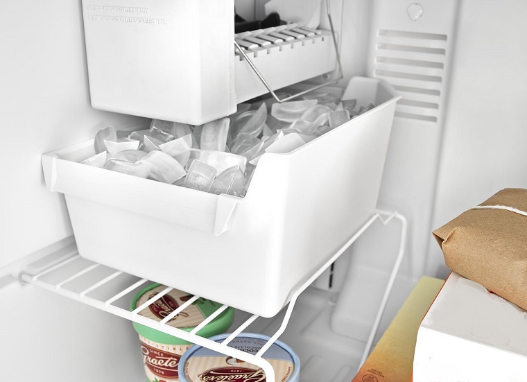 What to Do If the Ice Bucket in the Refrigerator Is Stuck