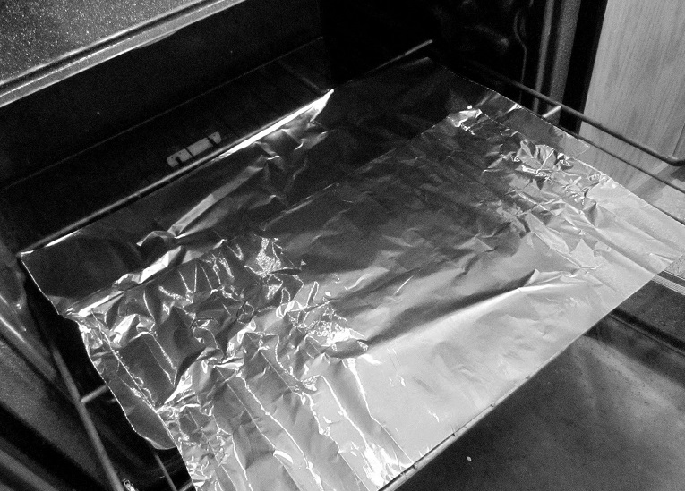 Can Aluminum Foil Go In The Oven?