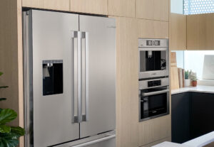 Shelby Rogowski shoots Zara Larsson in Venice Beach, CA in July 2021